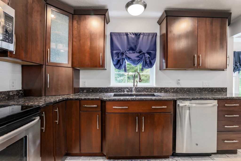 61 Osgood Road Charlton, MA 01507 - Photo 13 of 41