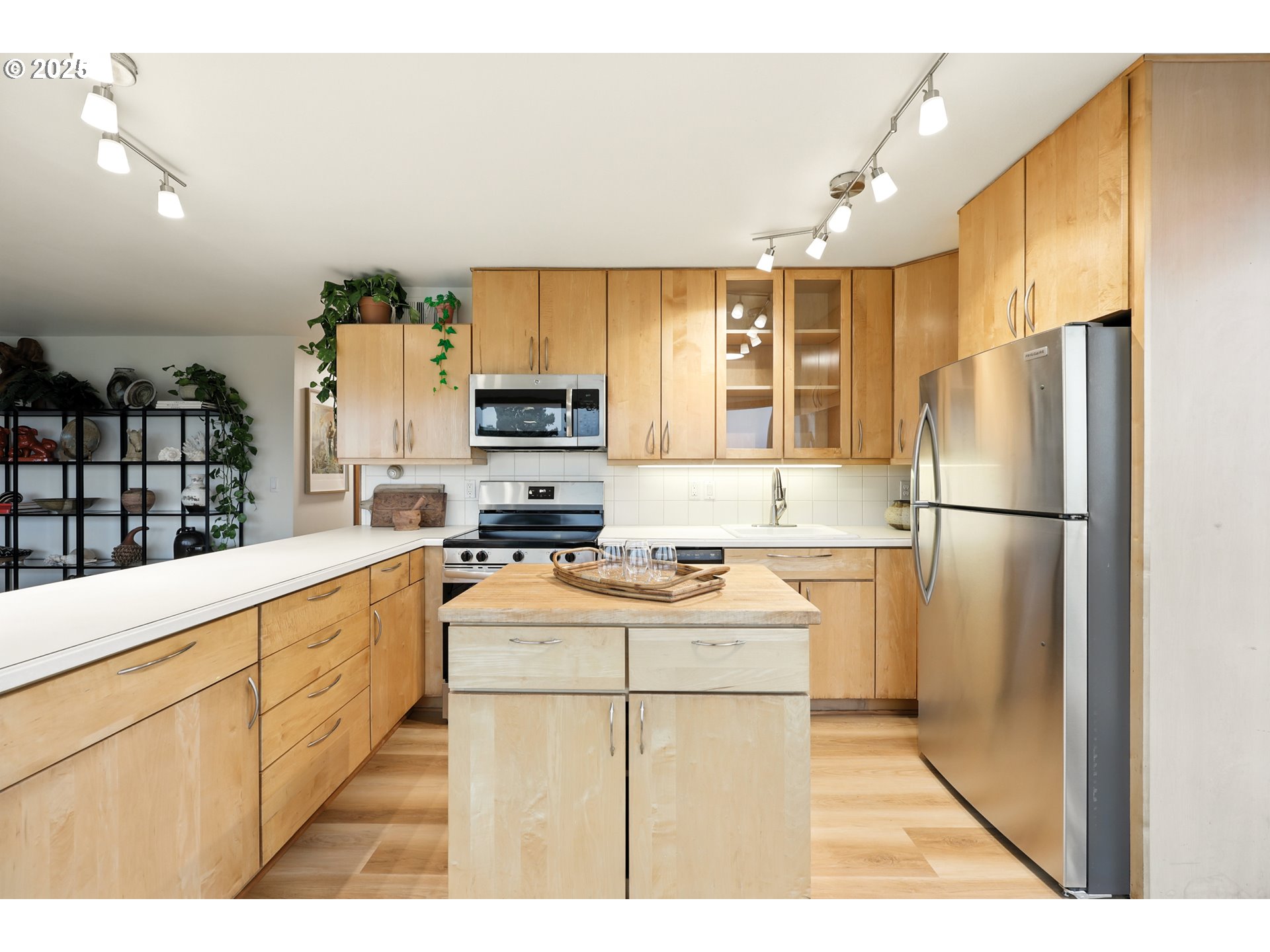 3515 Southwest Barbur Boulevard, Unit Y2 Portland, OR 97239 - Photo 21 of 38