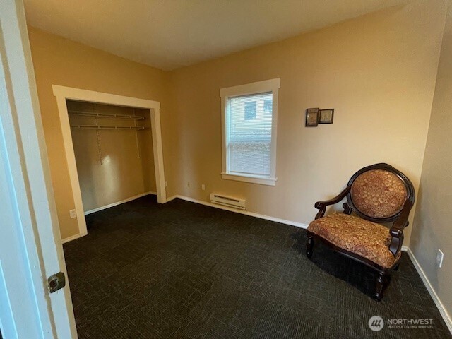 310 East Ivy Street Bellingham, WA 98225 - Photo 20 of 34 a living room with furniture and a window