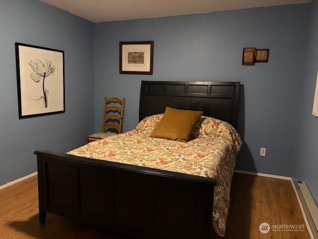 310 East Ivy Street Bellingham, WA 98225 - Photo 26 of 34 a bedroom with a bed and painting on the wall