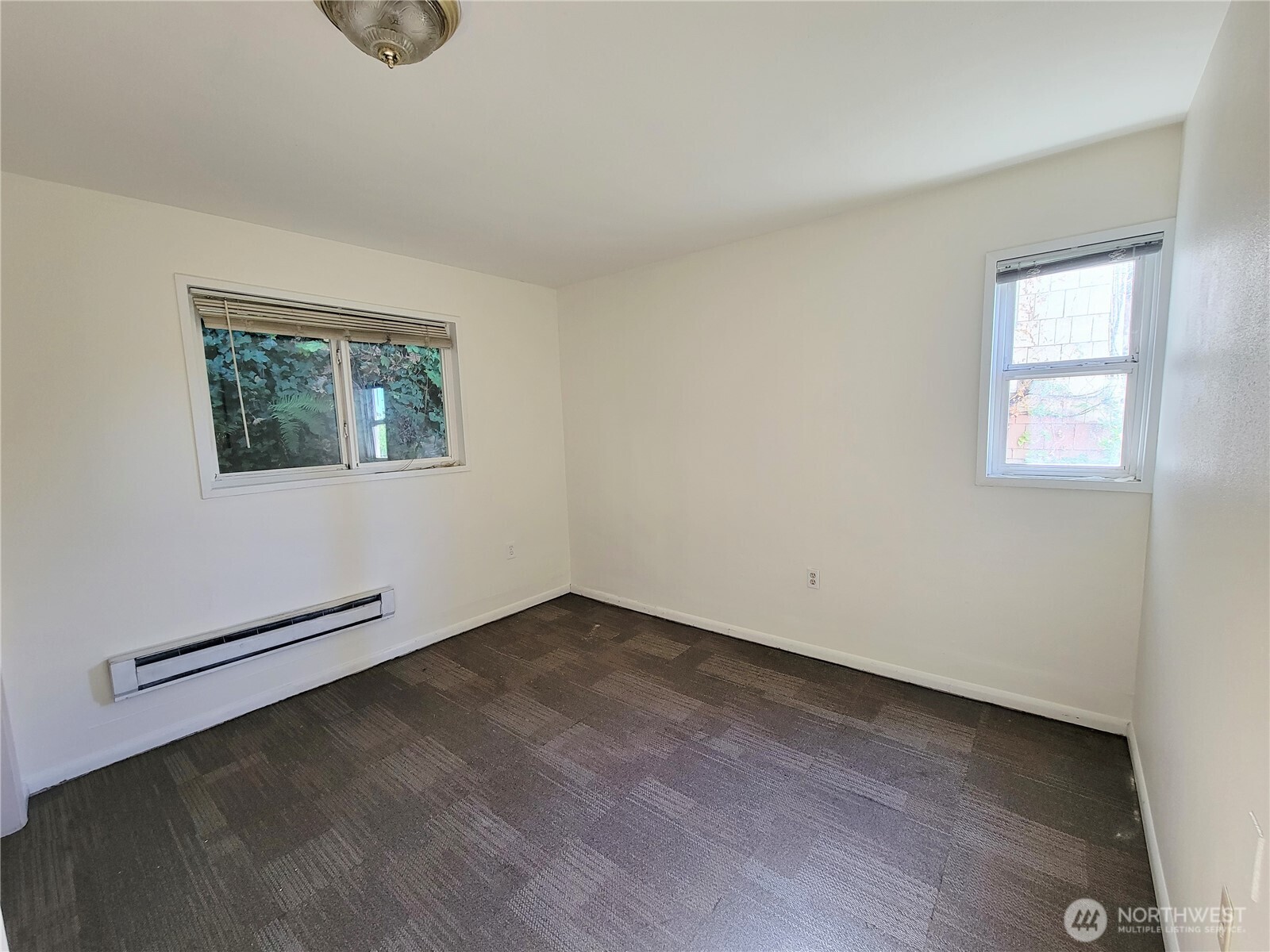 310 East Ivy Street Bellingham, WA 98225 - Photo 28 of 34 wooden floor in an empty room with a window