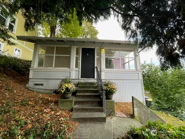 $696,000 | 310 East Ivy Street, Bellingham, WA 98225