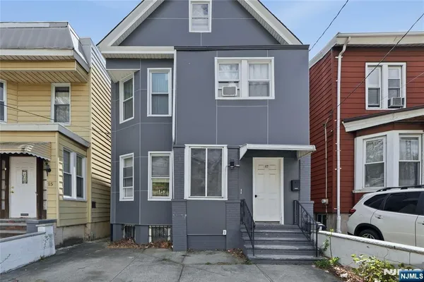 $3,200 | 17 Troy Street, Unit 2, Jersey City, NJ 07307