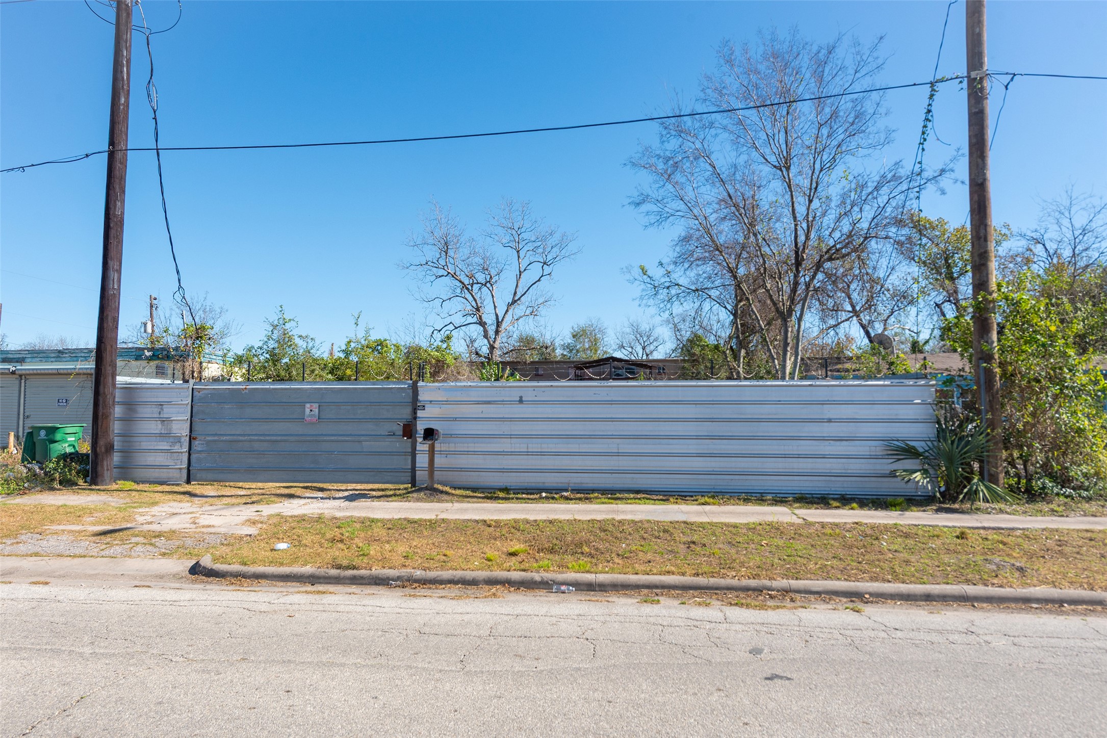 3930 Pickfair Street Houston, TX 77026 - Photo 15 of 19 a view of a yard