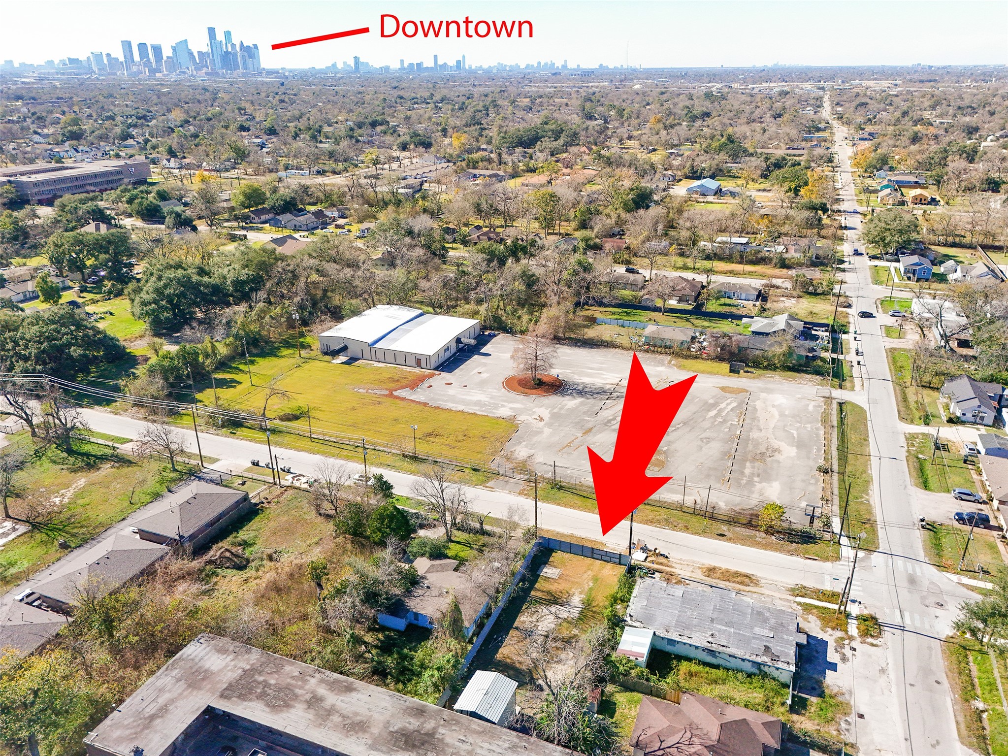 3930 Pickfair Street Houston, TX 77026 - Photo 16 of 19 an aerial view of residential houses with outdoor space