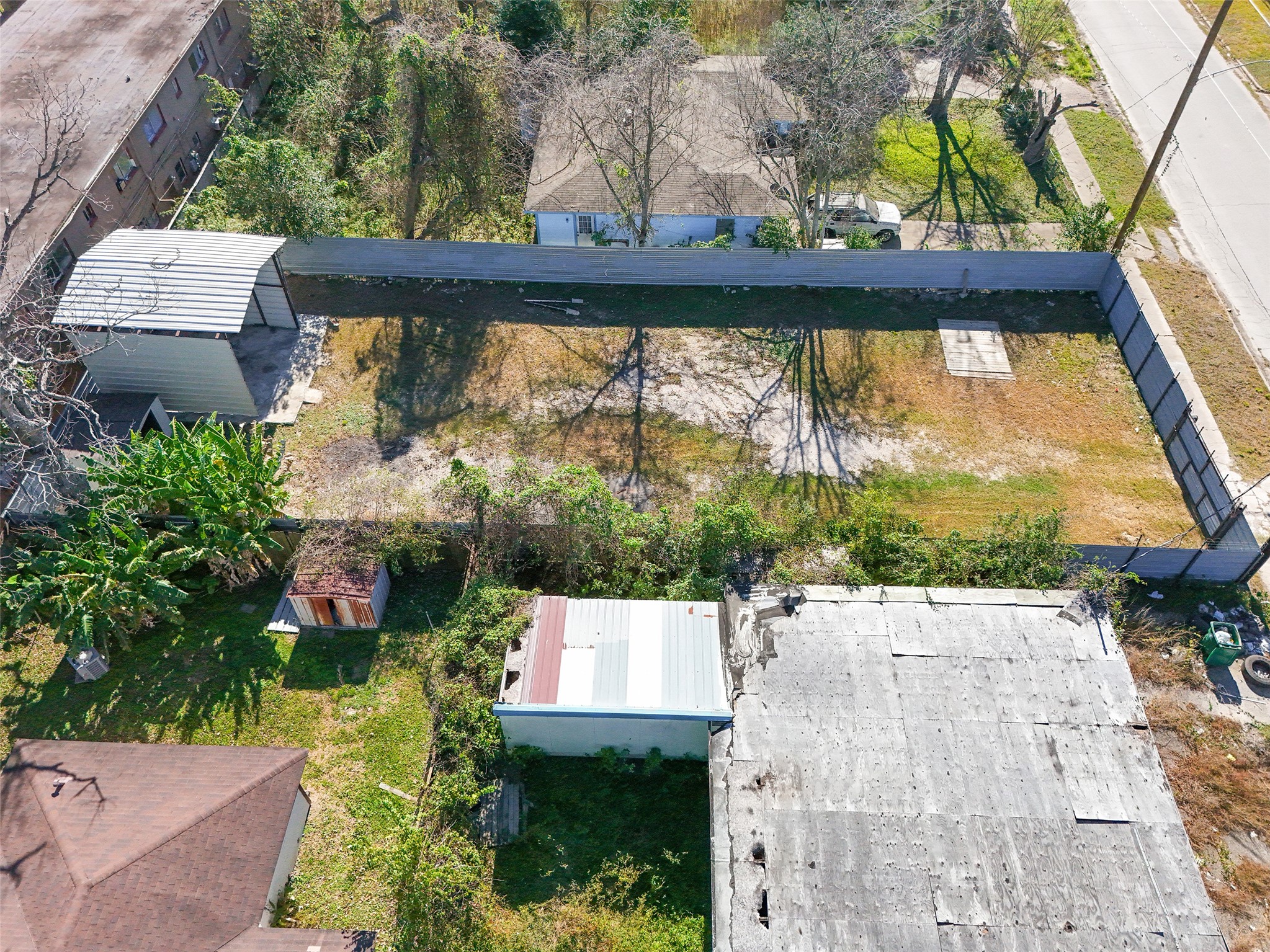 3930 Pickfair Street Houston, TX 77026 - Photo 7 of 19 a view of yard from a balcony