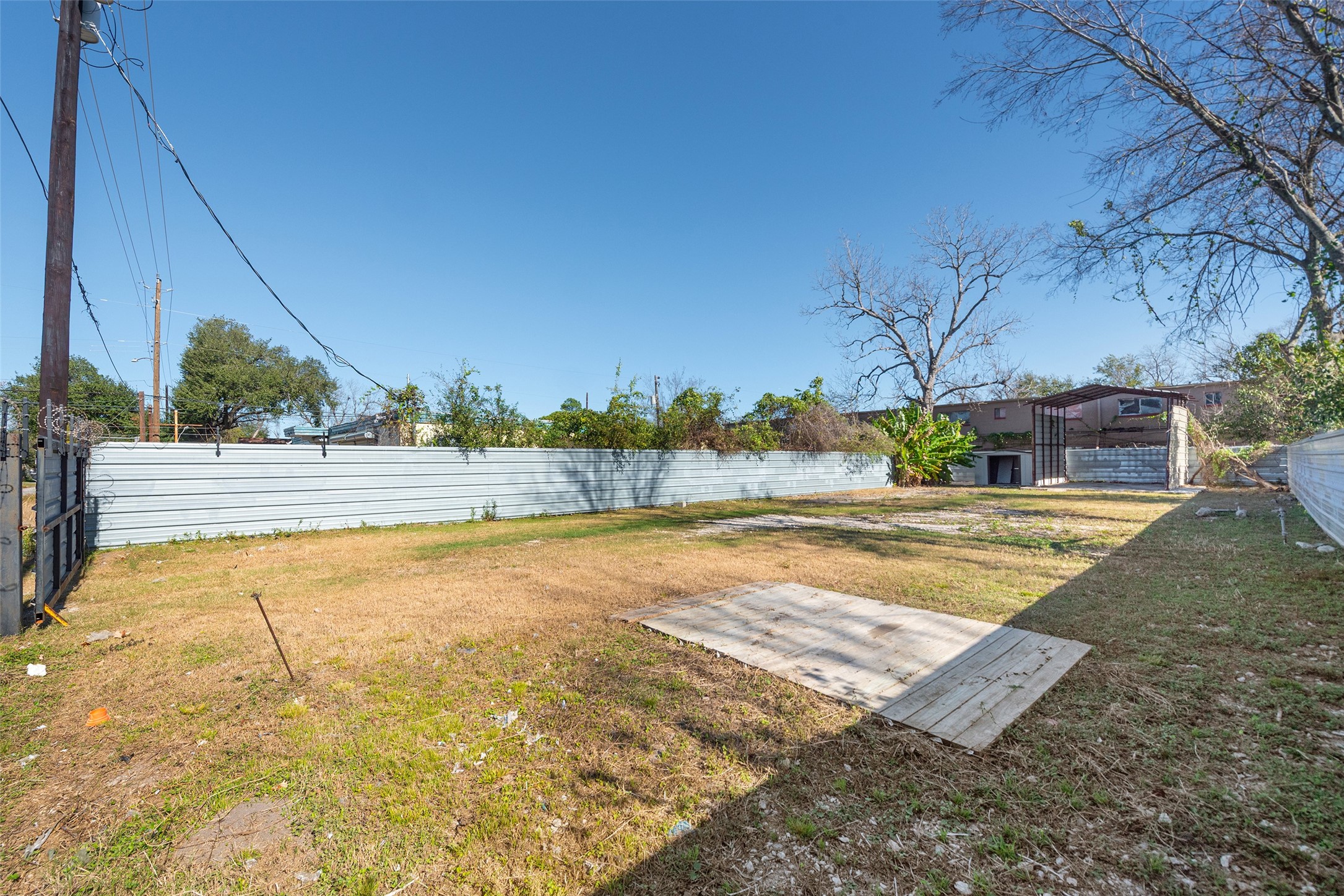 3930 Pickfair Street Houston, TX 77026 - Photo 8 of 19 a view of an outdoor space and swimming pool