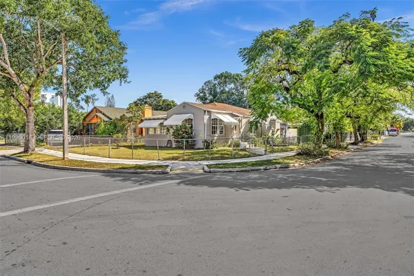 $3,200 | 511 Southwest 23rd Avenue, Unit 1, Miami, FL 33135