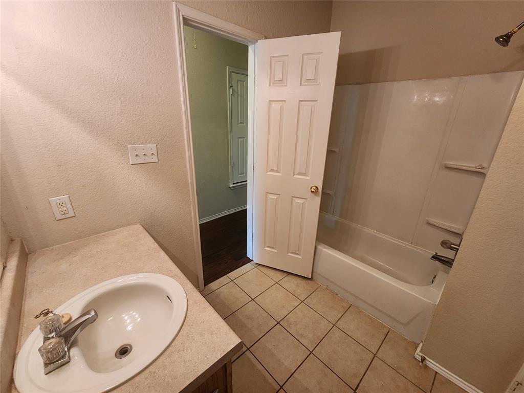 106 Collett Court Weatherford, TX 76088 - Photo 15 of 20