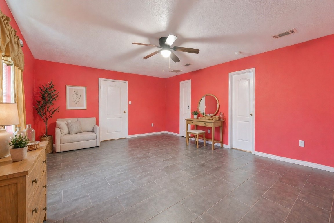 6014 Linda Drive Rosharon, TX 77583 - Photo 19 of 23 This primary suite offers a versatile layout that includes a private ensuite bath and a spacious walk-in closet.**Virtually staged