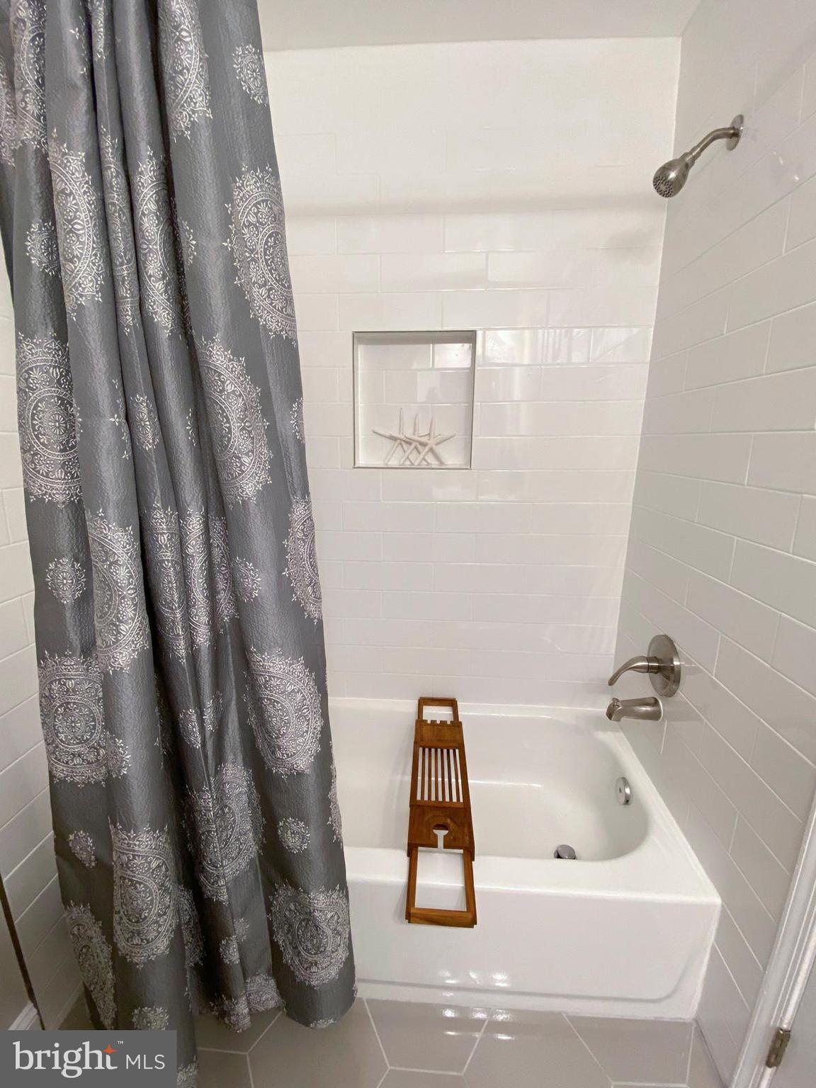 3902 9th Road South Arlington, VA 22204 - Photo 34 of 45 Hallway Bathroom Tub
