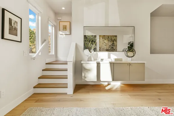 $8,200 | 3222 South Barrington Avenue, Los Angeles, CA 90066