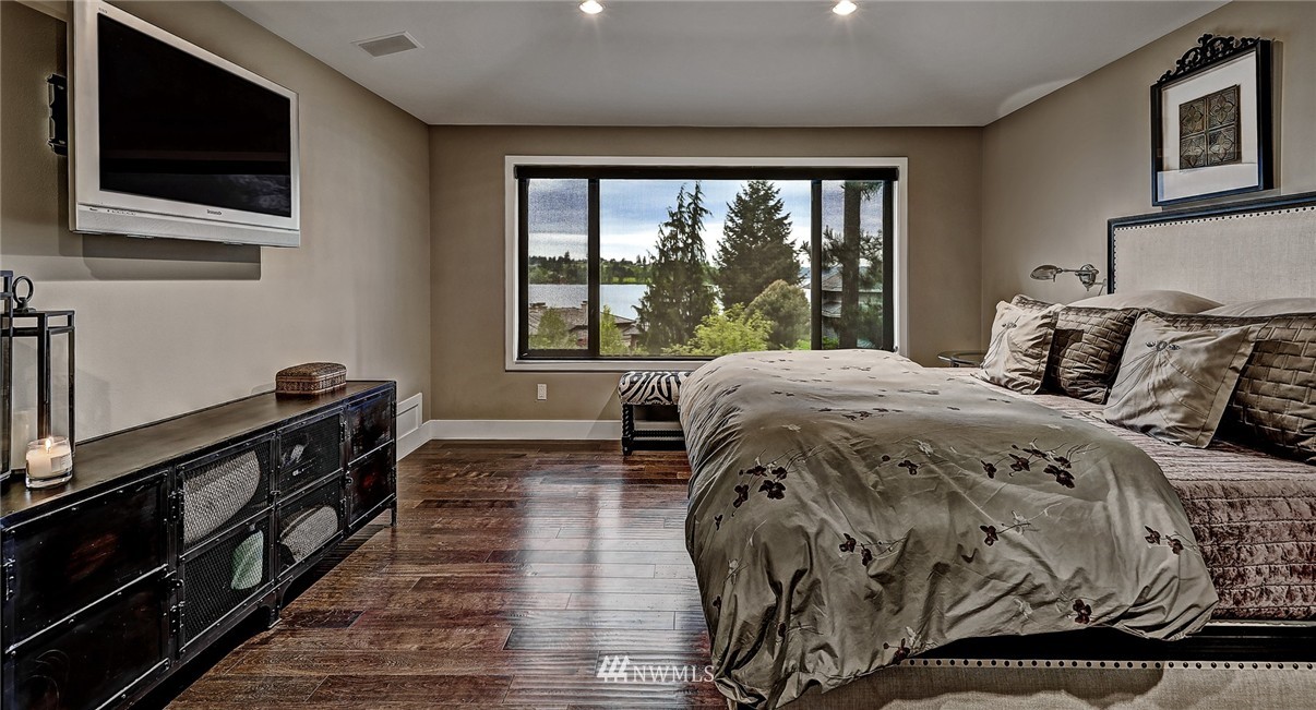 2005 Killarney Way Bellevue, WA 98004 - Photo 12 of 25