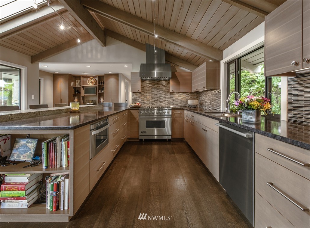 2005 Killarney Way Bellevue, WA 98004 - Photo 7 of 25