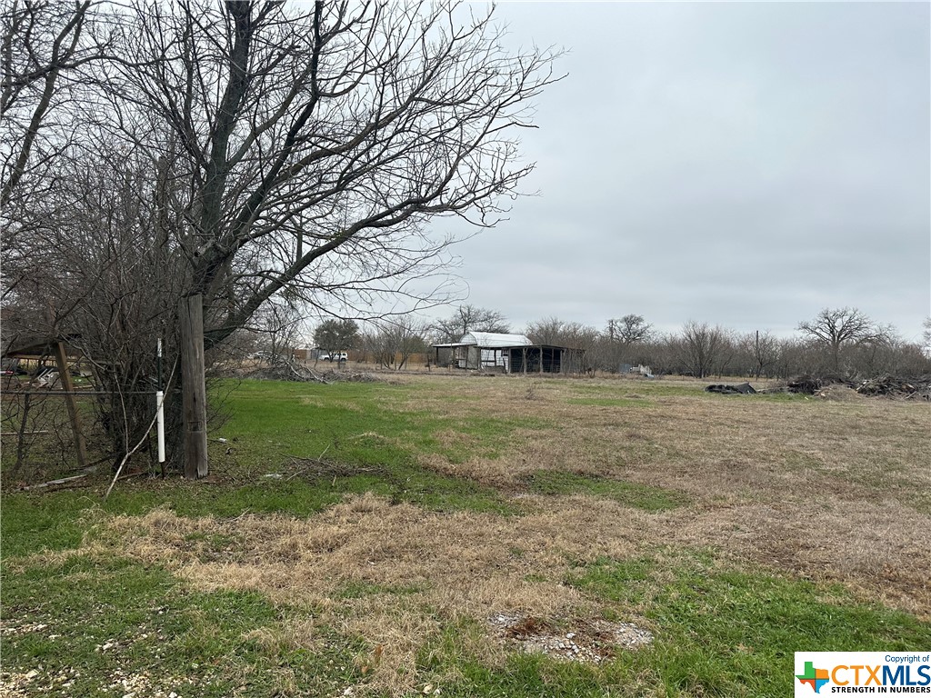246 Old Waco Road Gatesville, TX 76528 - Photo 6 of 8 a backyard of a house with lots of green space