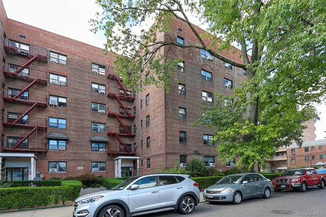 $249,999 | 147-10 84th Road, Unit 6K | Briarwood