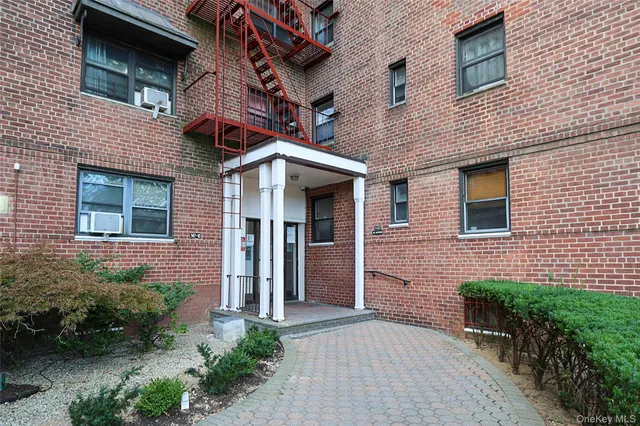 $249,999 | 147-10 84th Road, Unit 6K | Briarwood