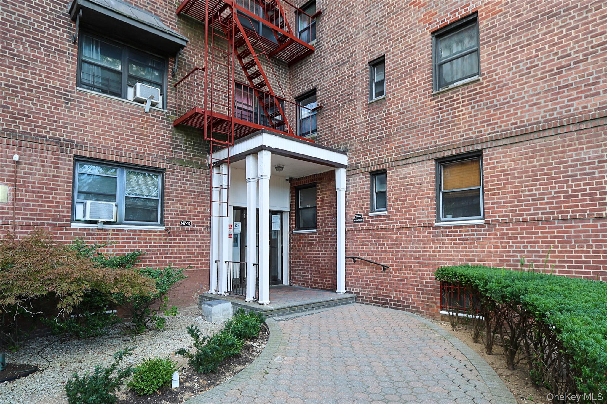 147-10 84th Road, Unit 6K Queens, NY 11435 - Photo 2 of 21 Doorway to property featuring brick siding