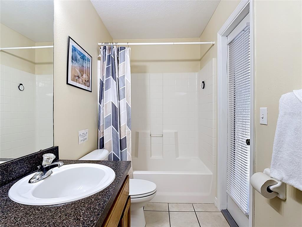 522 Sandy Ridge Drive Davenport, FL 33896 - Photo 30 of 34 a bathroom with a sink and a mirror