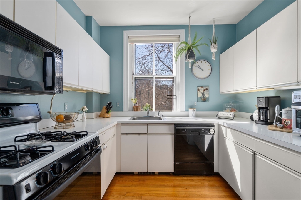 1 Regent Circle, Unit 2 Brookline, MA 02445 - Photo 5 of 21