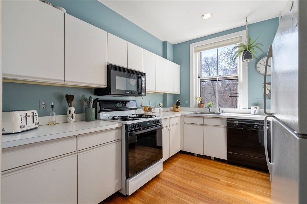 1 Regent Circle, Unit 2 Brookline, MA 02445 - Photo 6 of 21