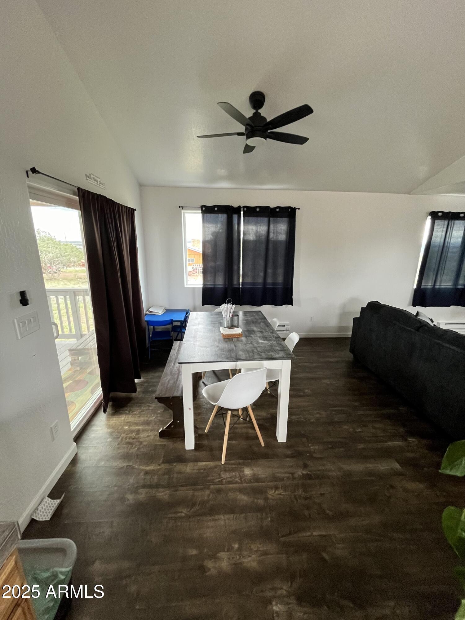 2026 Herman Road Ash Fork, AZ 86320 - Photo 3 of 11 DINING AREA