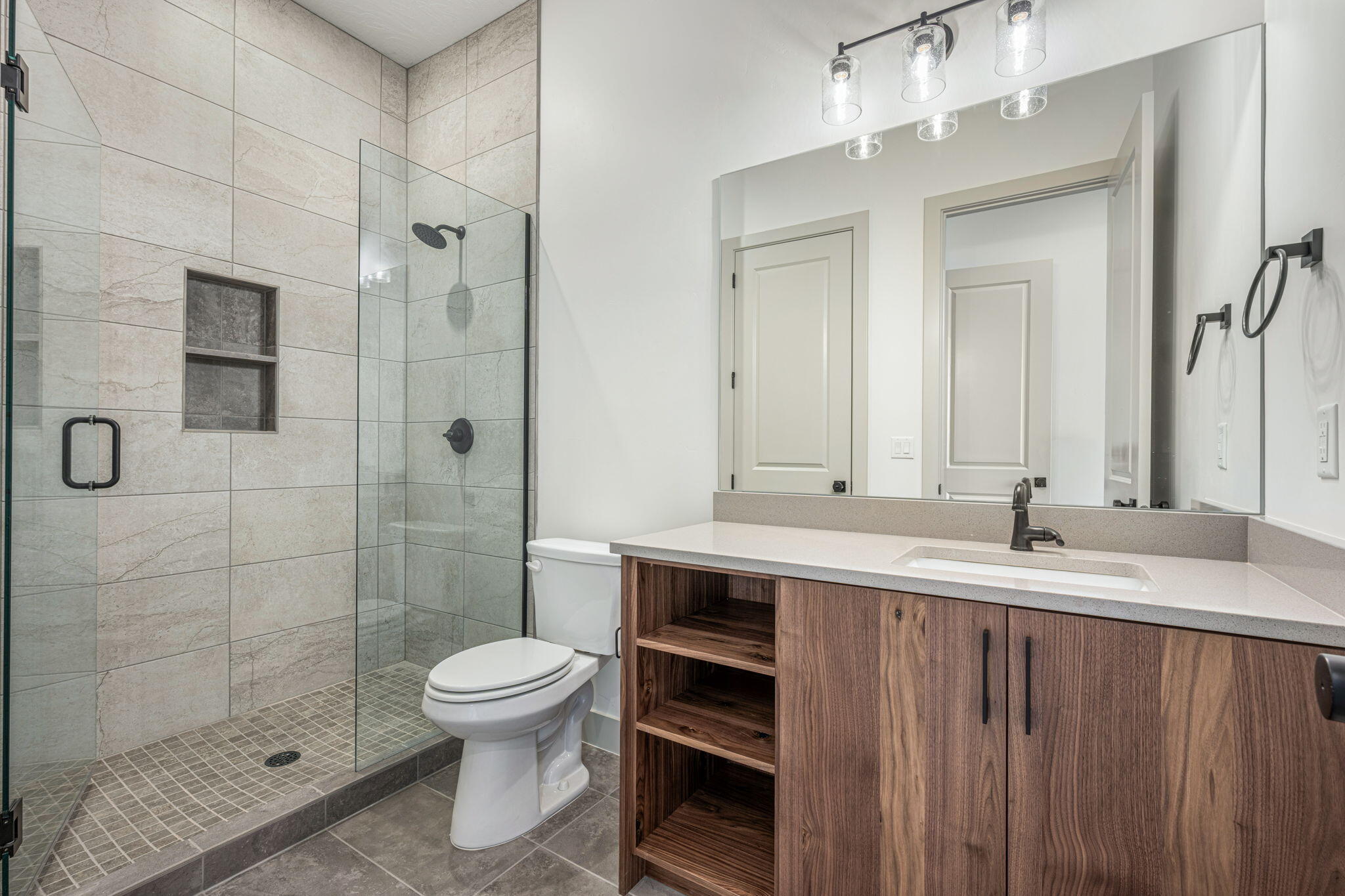 688 West High Tide Place, Unit 132 St. George, UT 84790 - Photo 5 of 20 Bathroom