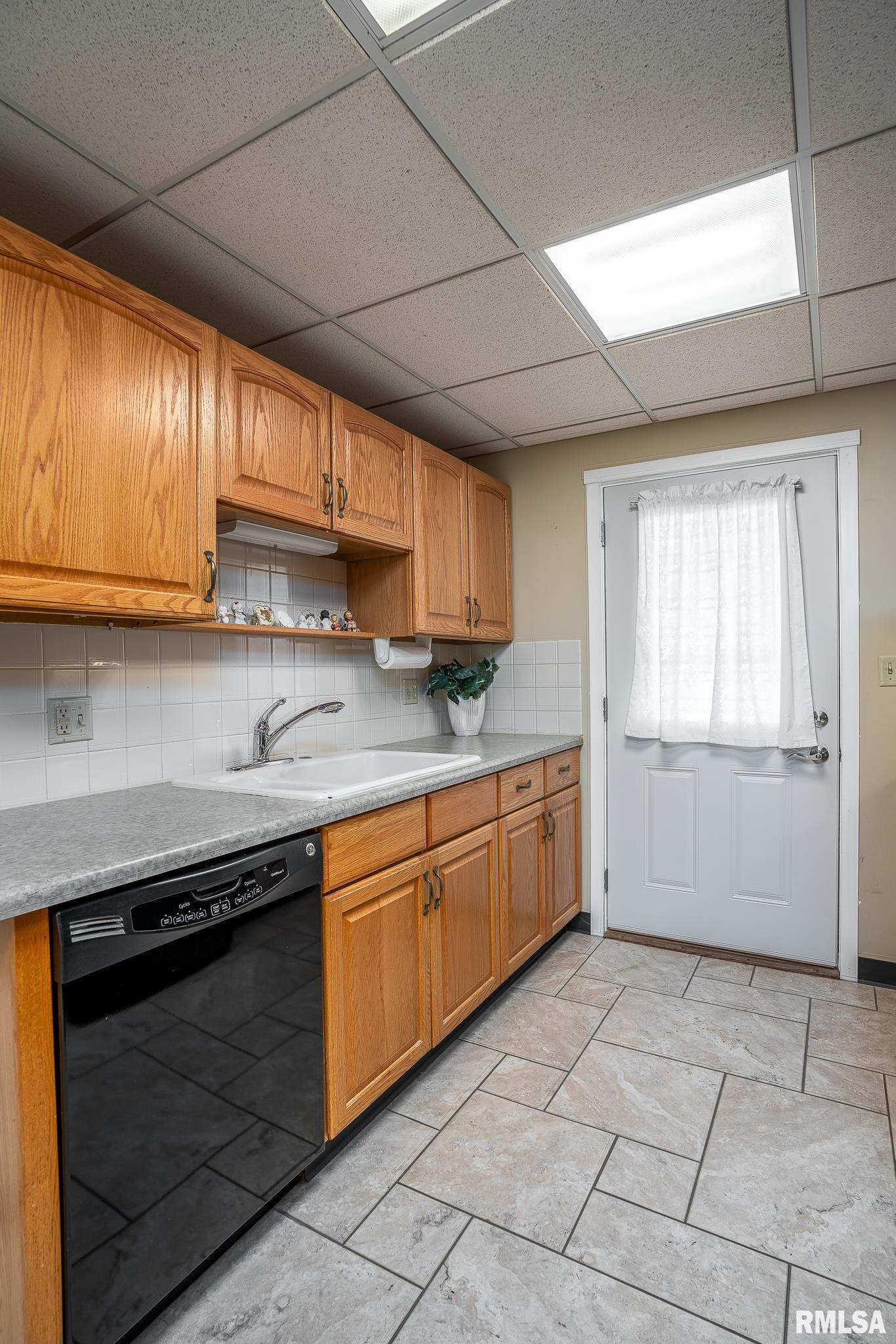 1104 Kimberly Road, Unit 1107 Bettendorf, IA 52722 - Photo 6 of 20 Gallery Image 6