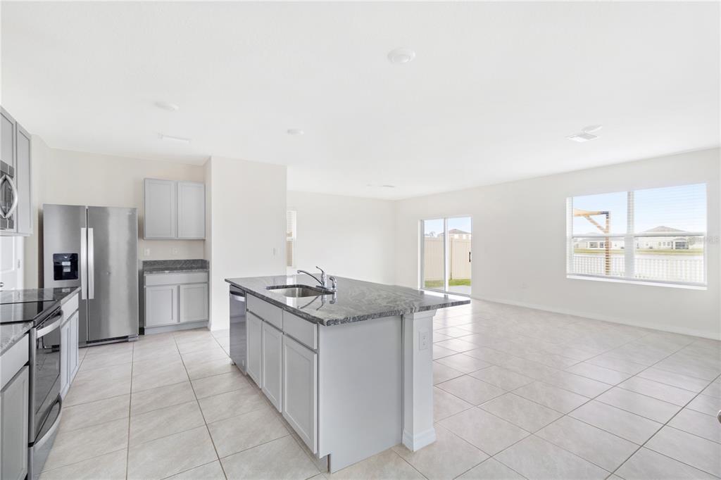 9151 Forge Breeze Loop Wesley Chapel, FL 33545 - Photo 7 of 40