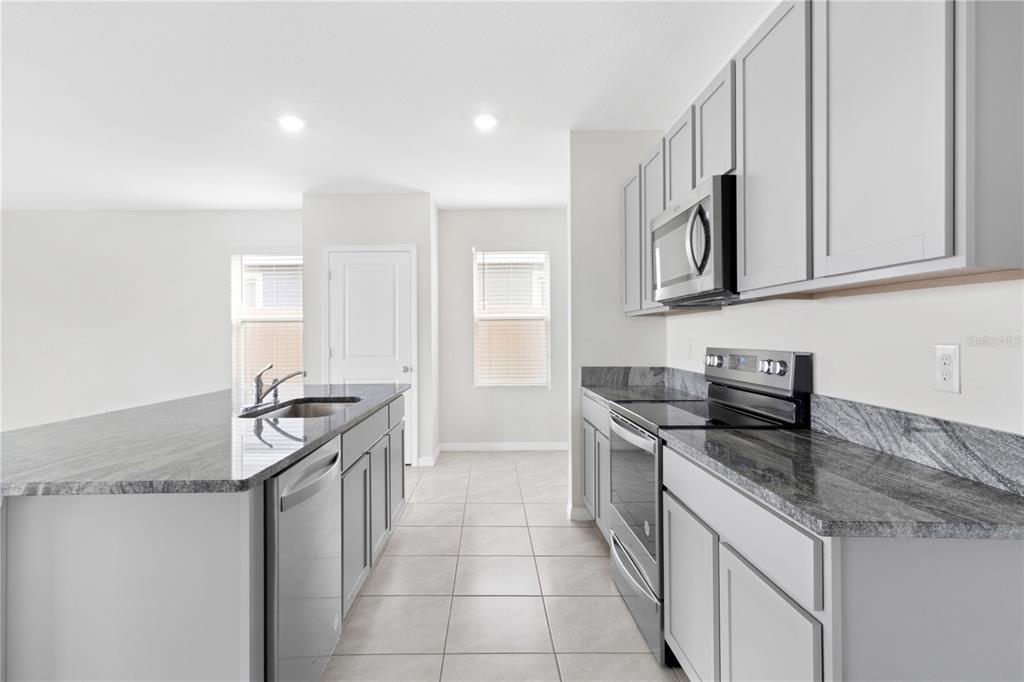 9151 Forge Breeze Loop Wesley Chapel, FL 33545 - Photo 8 of 40