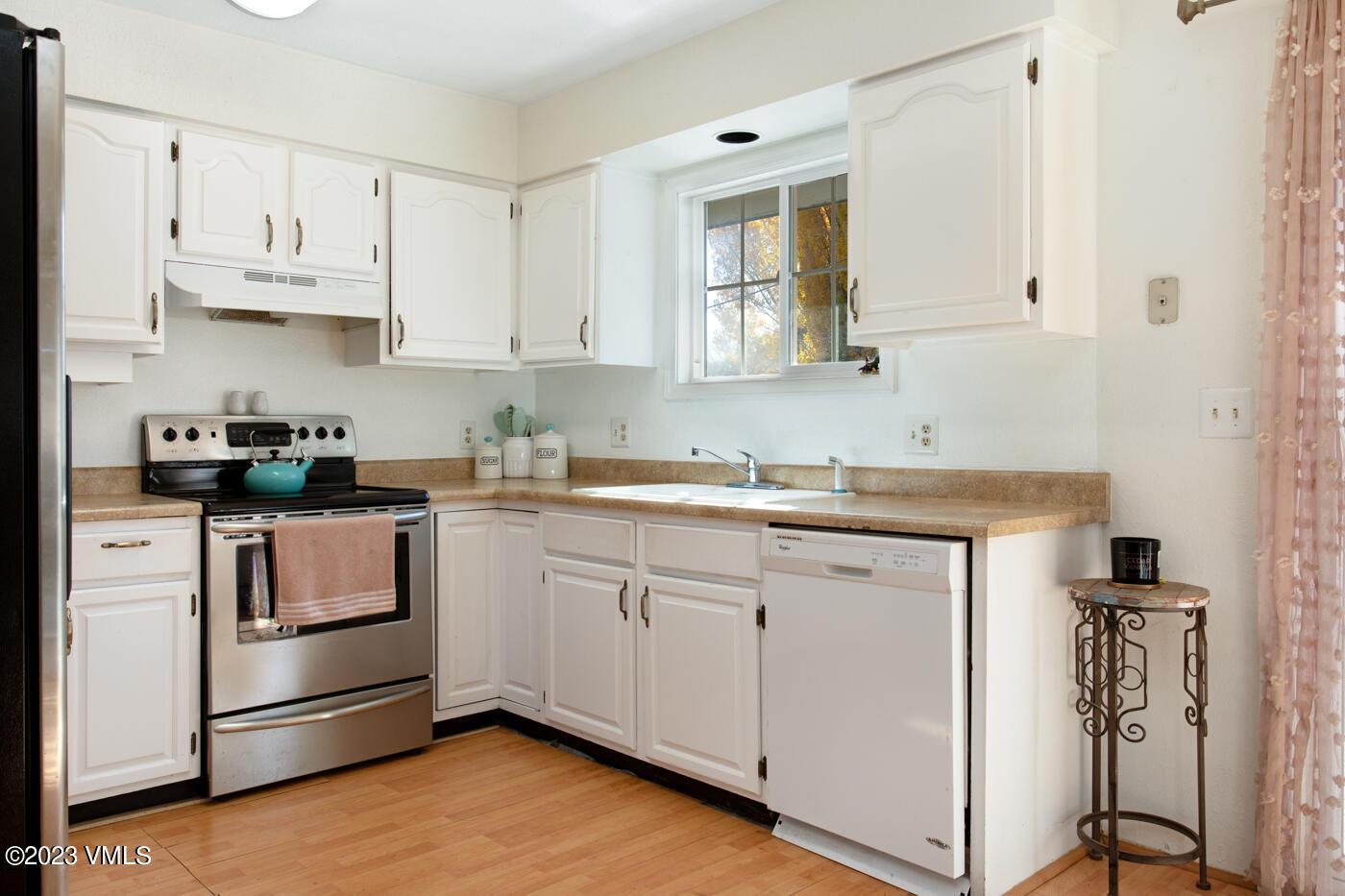 503 Park View Lane Gypsum, CO 81637 - Photo 12 of 24 a kitchen with white cabinets and white appliances