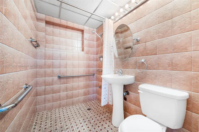 $700,000 | 682 West 37th Street, Hialeah, FL 33012