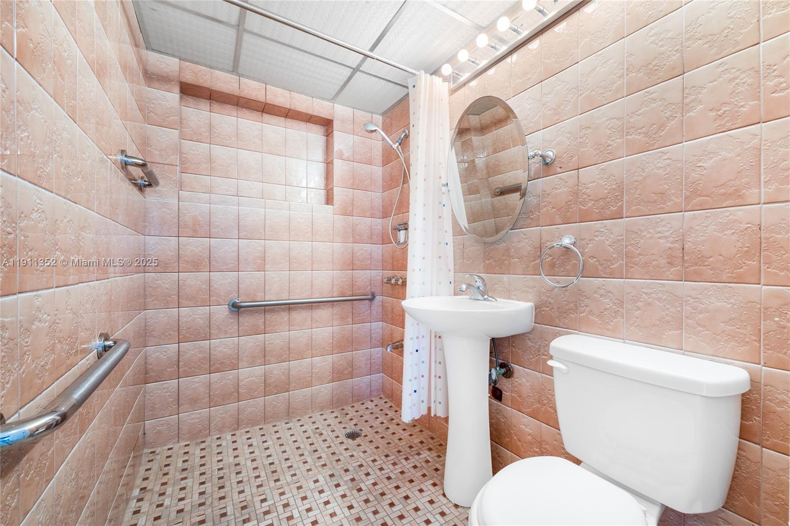 682 West 37th Street Hialeah, FL 33012 - Photo 13 of 23