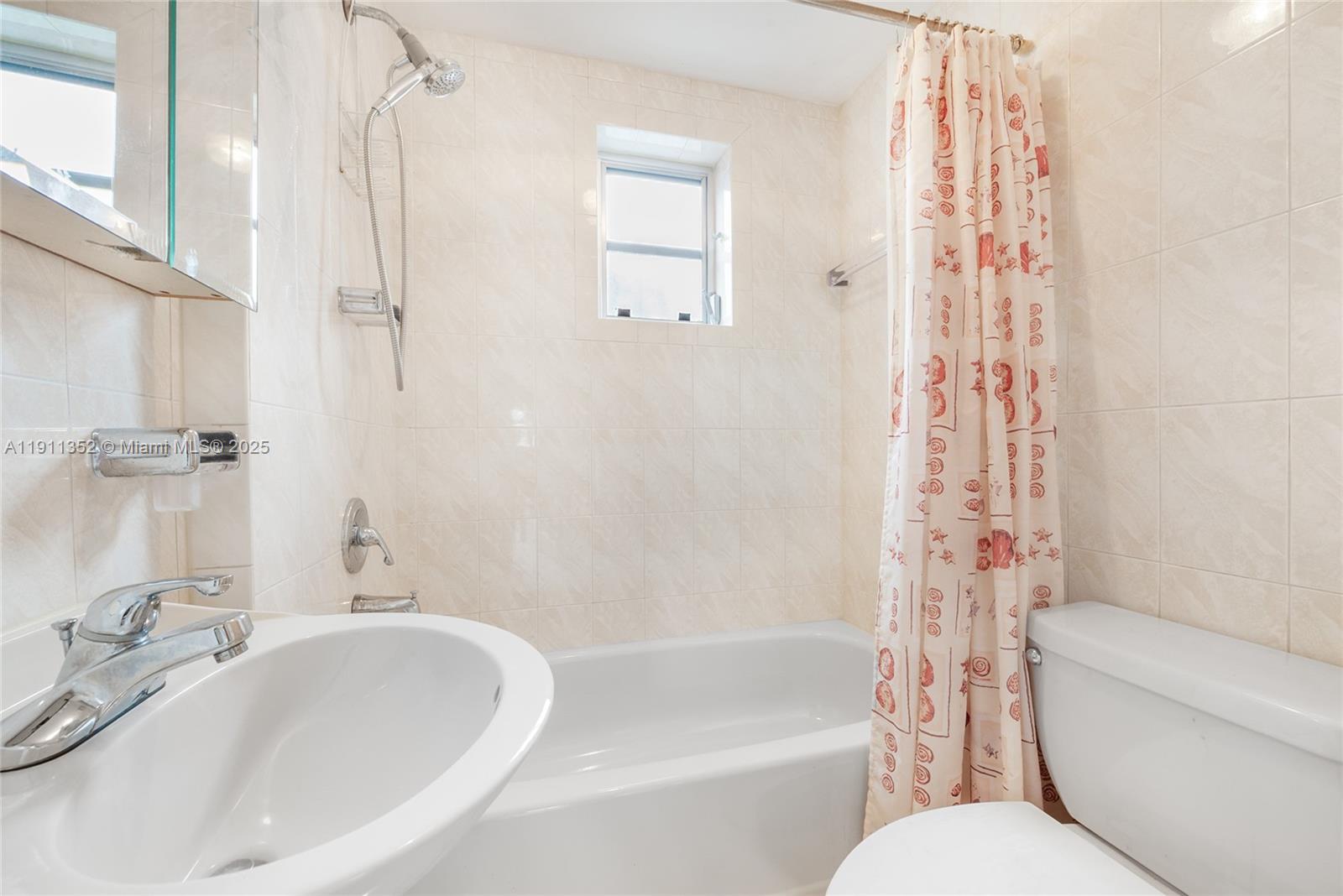 682 West 37th Street Hialeah, FL 33012 - Photo 9 of 23