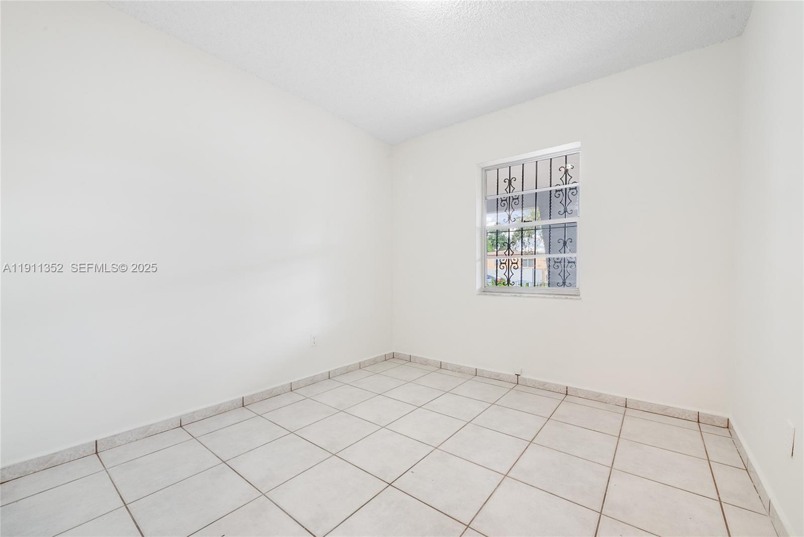 682 West 37th Street Hialeah, FL 33012 - Photo 10 of 23