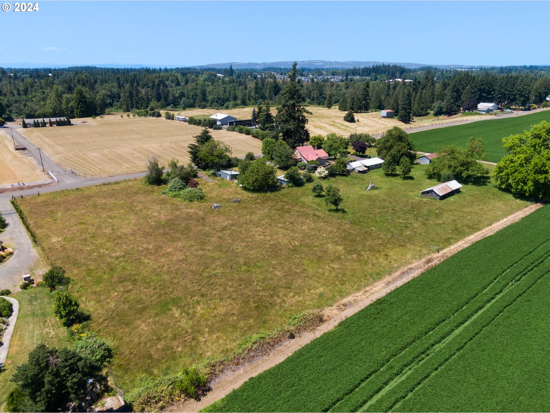 27274 South Meridian Road Aurora, OR 97002 - Photo 29 of 33 a view of a lake with a yard