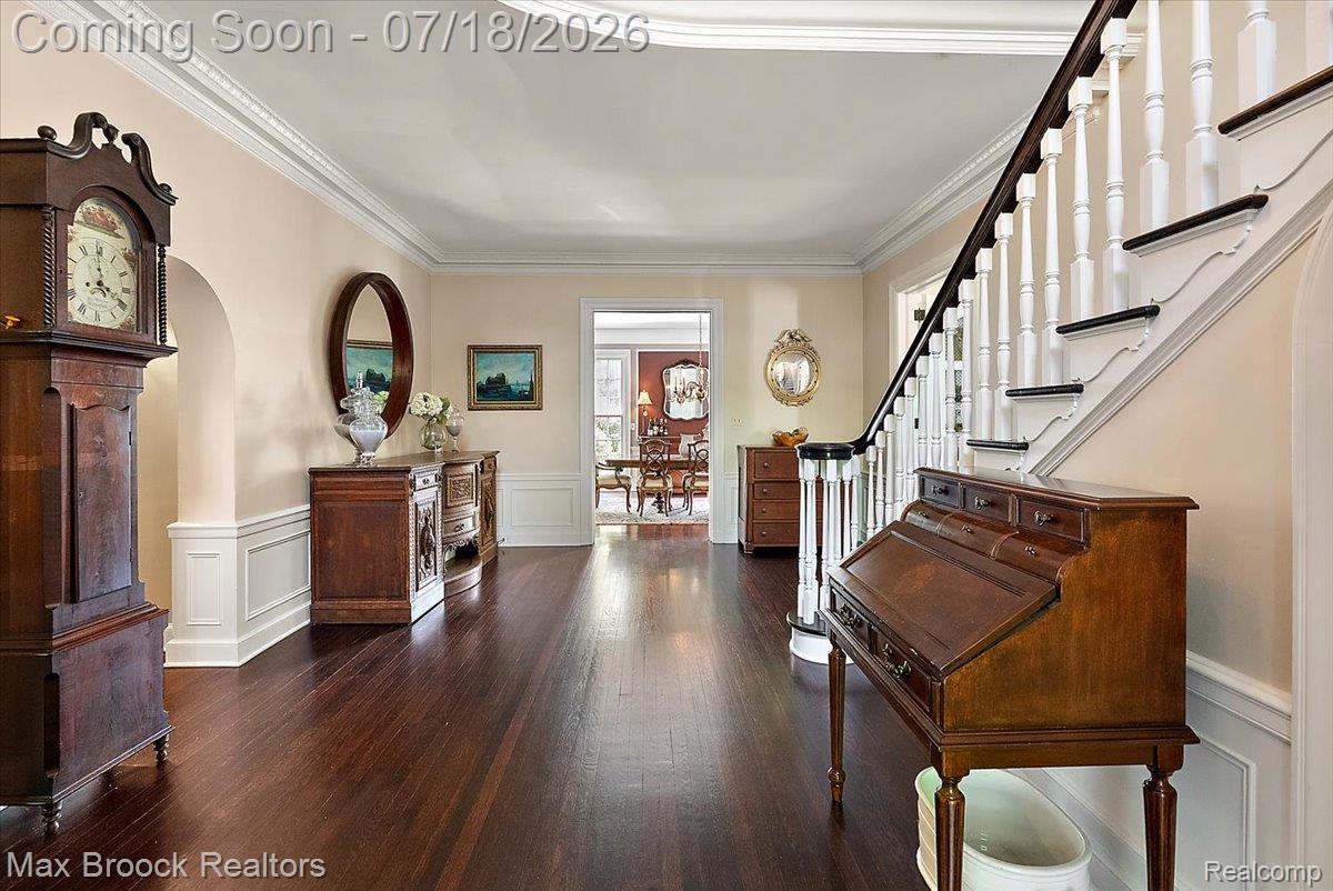 294 Lincoln Road Grosse Pointe, MI 48230 - Photo 2 of 84 View into grand foyer from front entrance