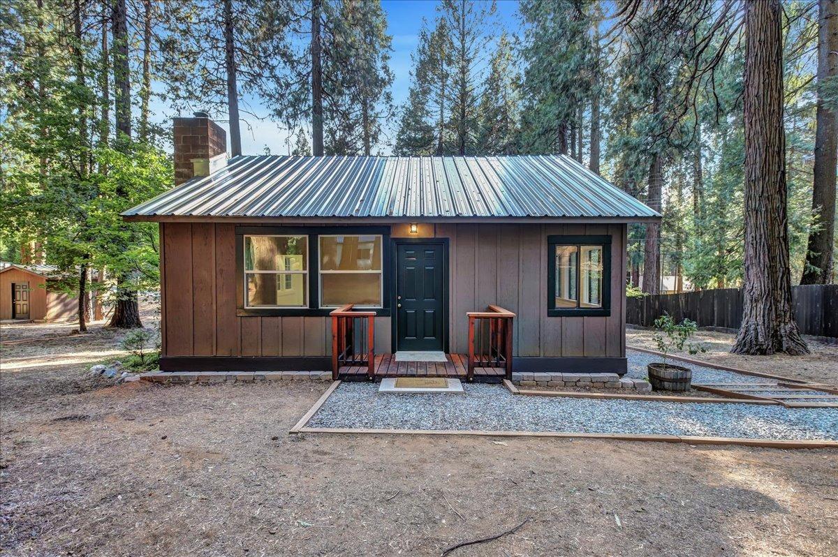 778-758 Sawmill Road Alta, CA 95701 - Photo 3 of 46 a front view of house with a garden