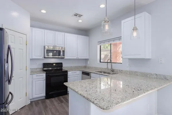 $2,695 | 7031 South 30th Street, Phoenix, AZ 85042