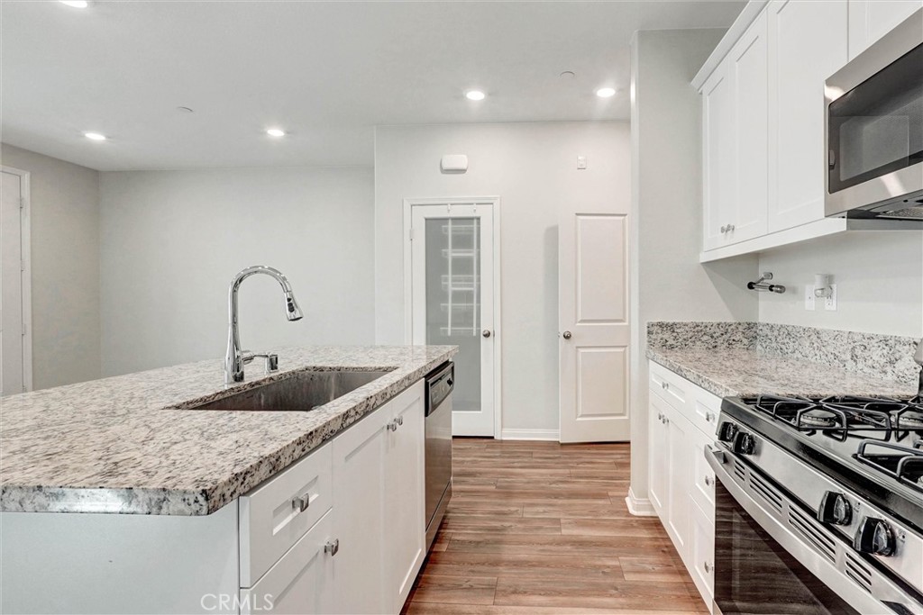 26417 Choral Saugus, CA 91350 - Photo 12 of 39