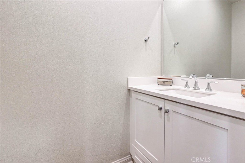 26417 Choral Saugus, CA 91350 - Photo 14 of 39