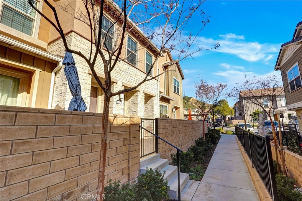 26417 Choral Saugus, CA 91350 - Photo 2 of 39