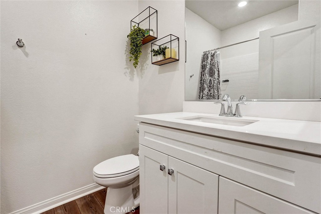 26417 Choral Saugus, CA 91350 - Photo 24 of 39