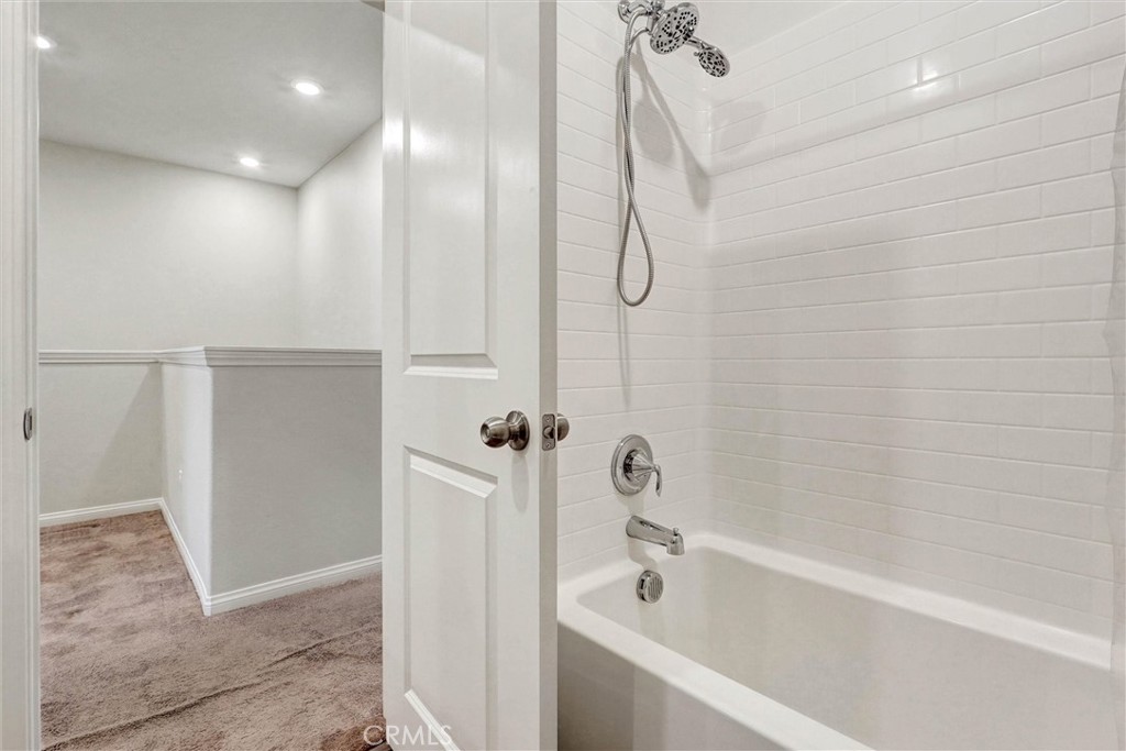 26417 Choral Saugus, CA 91350 - Photo 25 of 39