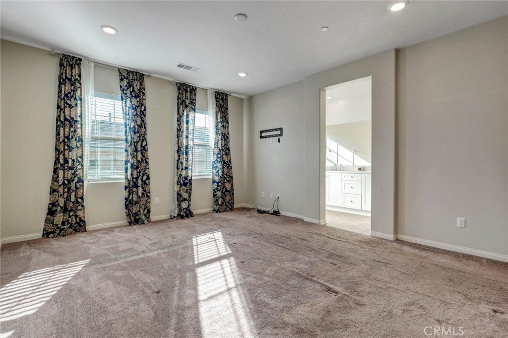 26417 Choral Saugus, CA 91350 - Photo 28 of 39