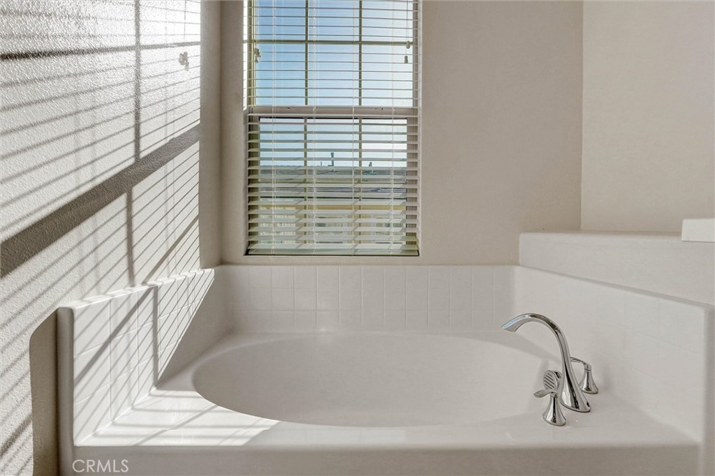 26417 Choral Saugus, CA 91350 - Photo 33 of 39