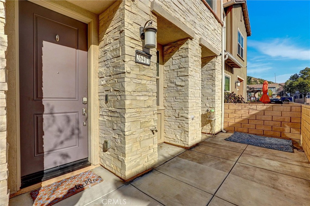 26417 Choral Saugus, CA 91350 - Photo 4 of 39