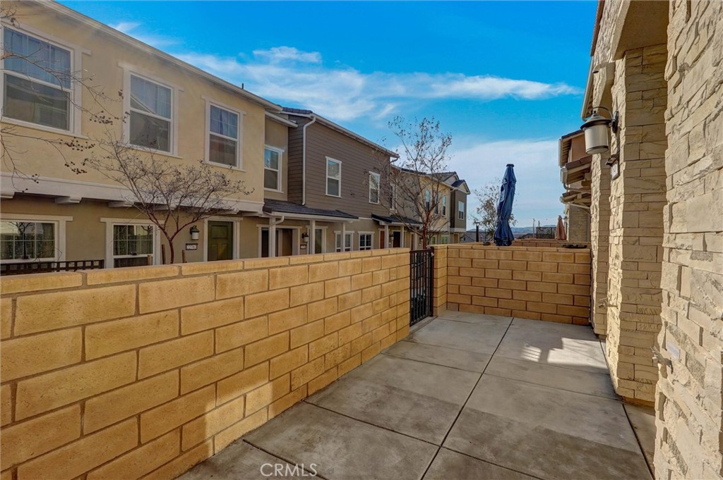 26417 Choral Saugus, CA 91350 - Photo 5 of 39