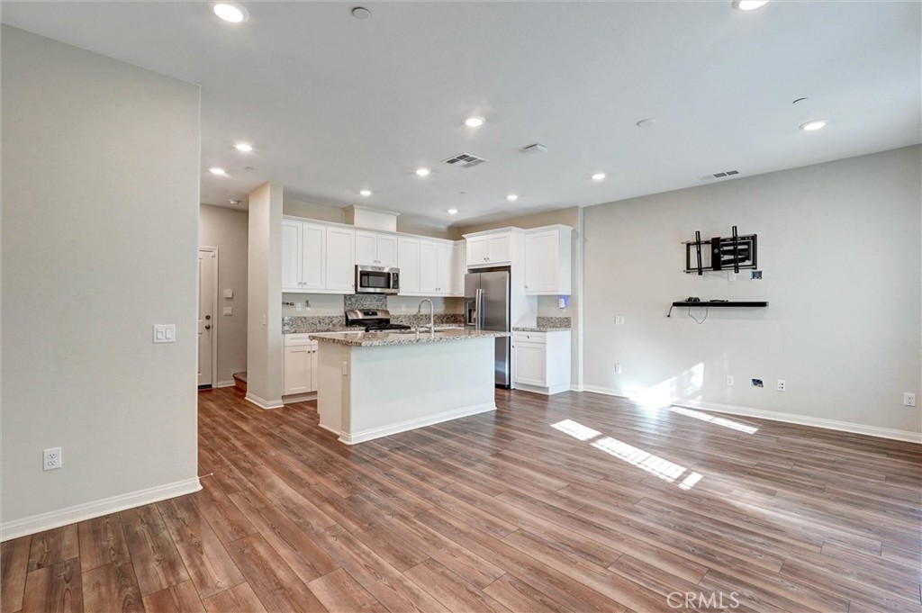 26417 Choral Saugus, CA 91350 - Photo 6 of 39