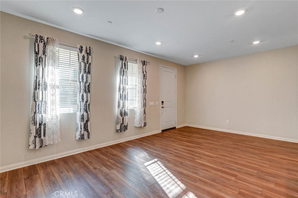 26417 Choral Saugus, CA 91350 - Photo 7 of 39